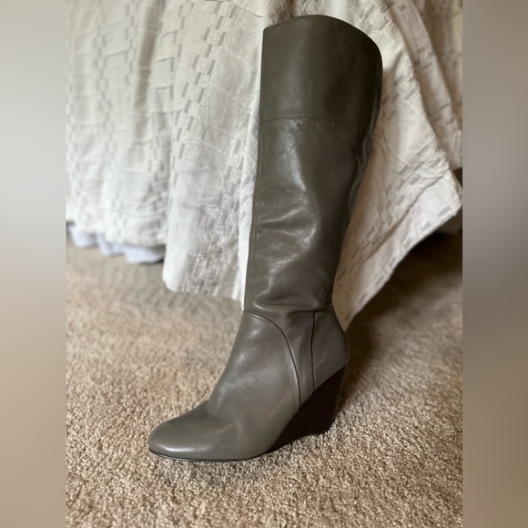 Gray leather Nine West tall wedge boots size 10 - Picture 5 of 5